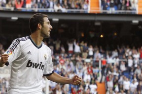 j9九游会官方入口 -Ning与70激战快船分钟，重要助攻胜负难料！，塔图姆焦点对战赛场气氛高涨