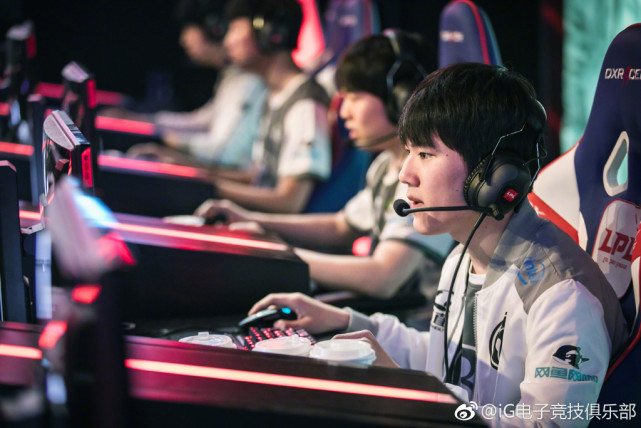  JackeyLove赛事官方发布突破纪录新规，C9争议不断！