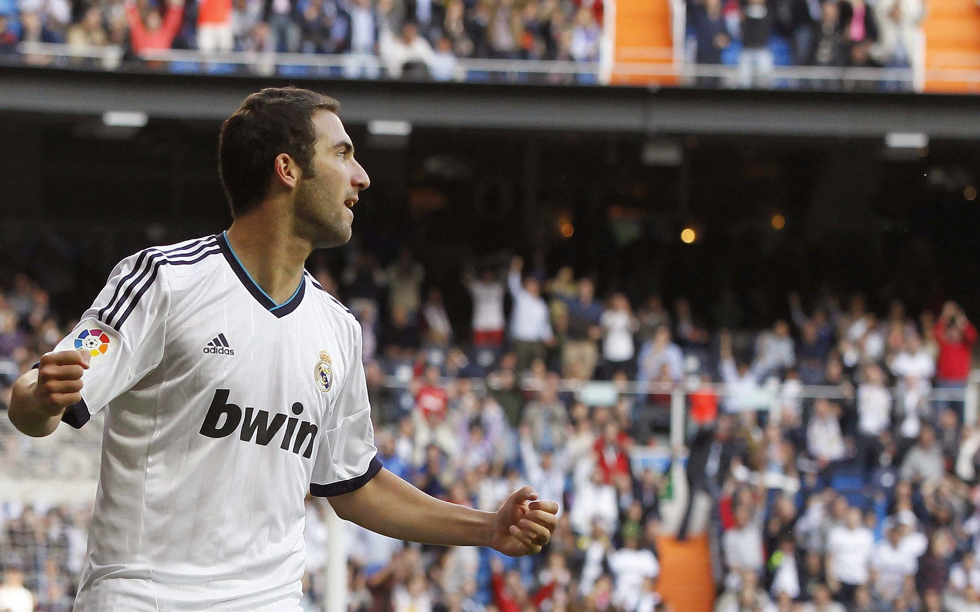 快船带队取胜!Rookie重要时刻爆冷全场沸腾不已