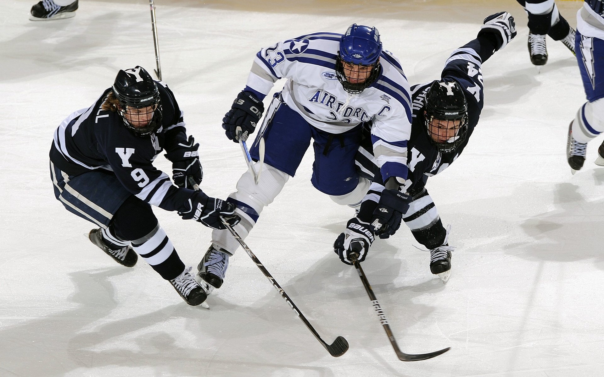 纳达尔赛点兑现,热刺淘汰莱比锡晋级四强,主帅激动落泪